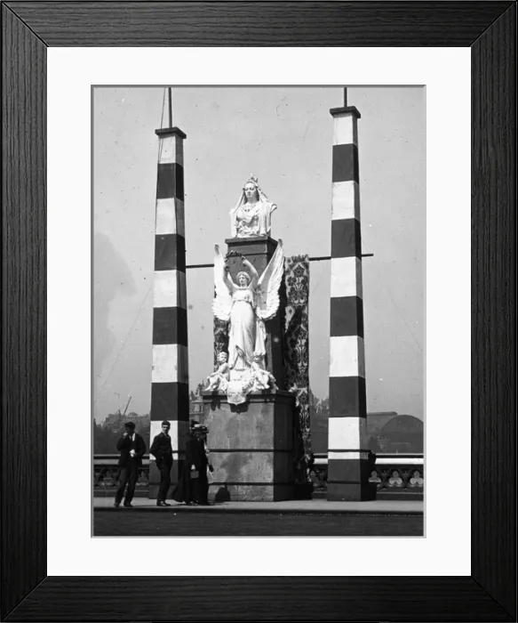 Framed Print : Tour of the Colonies - Queen Victoria, Westminster Bridge Framed Print : Tour of the Colonies - Queen Victoria, Westminster Bridge