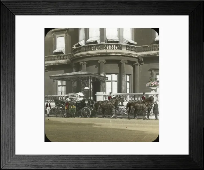 Framed Print : An elderly Queen Victoria leaving for Windsor Framed Print : An elderly Queen Victoria leaving for Windsor