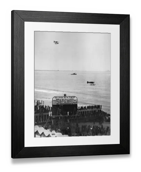 Framed Print : The Schneider Trophy 1927 - Venice, Italy Framed Print : The Schneider Trophy 1927 - Venice, Italy