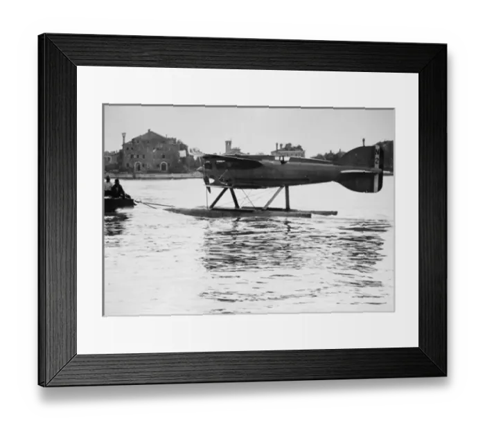 Framed Print : The Schneider Trophy 1927 - Venice, Italy Framed Print : The Schneider Trophy 1927 - Venice, Italy