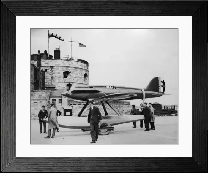 Framed Print : The Schneider Trophy 1929 - Calshot Spit, England Framed Print : The Schneider Trophy 1929 - Calshot Spit, England