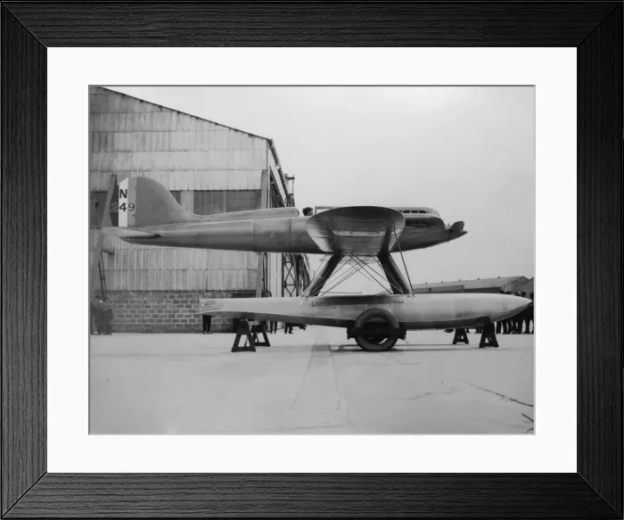 Framed Print : The Schneider Trophy 1929 - Calshot Spit, England Framed Print : The Schneider Trophy 1929 - Calshot Spit, England