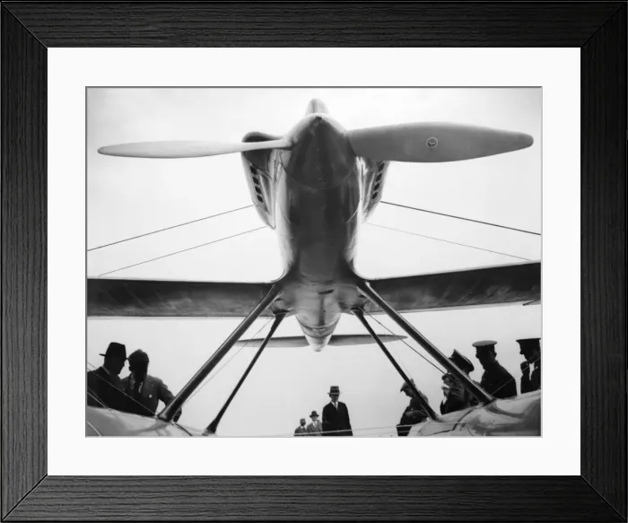 Framed Print : The Schneider Trophy 1929 - Calshot Spit, England Framed Print : The Schneider Trophy 1929 - Calshot Spit, England