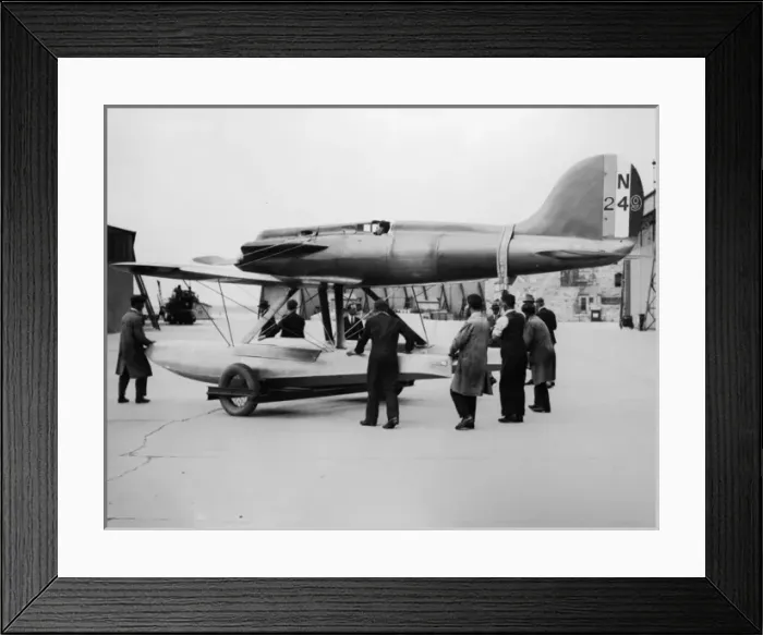 Framed Print : The Schneider Trophy 1929 - Calshot Spit, England Framed Print : The Schneider Trophy 1929 - Calshot Spit, England