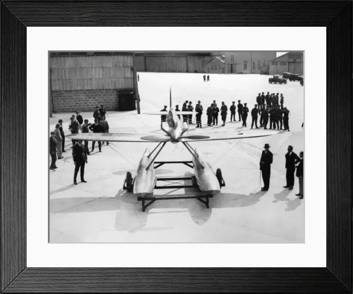Framed Print : The Schneider Trophy 1929 - Calshot Spit, England Framed Print : The Schneider Trophy 1929 - Calshot Spit, England