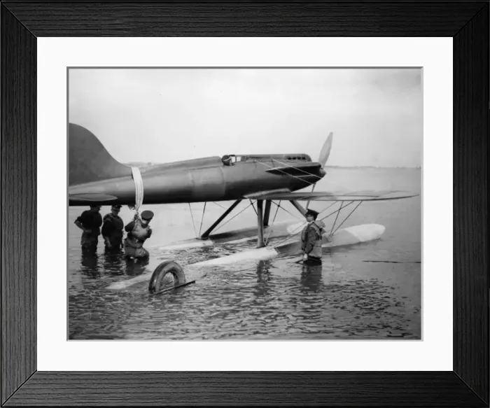Framed Print : The Schneider Trophy 1929 - Calshot Spit, England Framed Print : The Schneider Trophy 1929 - Calshot Spit, England