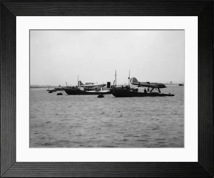 Framed Print : The Schneider Trophy 1929 - Calshot Spit, England Framed Print : The Schneider Trophy 1929 - Calshot Spit, England
