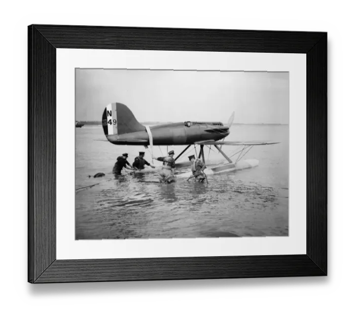 Framed Print : The Schneider Trophy 1929 - Calshot Spit, England Framed Print : The Schneider Trophy 1929 - Calshot Spit, England