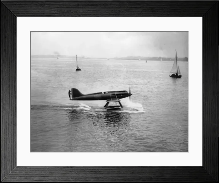 Framed Print : The Schneider Trophy 1929 - Calshot Spit, England Framed Print : The Schneider Trophy 1929 - Calshot Spit, England