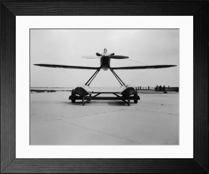 Framed Print : The Schneider Trophy 1929 - Calshot Spit, England Framed Print : The Schneider Trophy 1929 - Calshot Spit, England