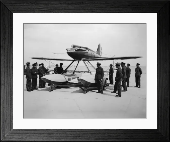 Framed Print : The Schneider Trophy 1929 - Calshot Spit, England Framed Print : The Schneider Trophy 1929 - Calshot Spit, England