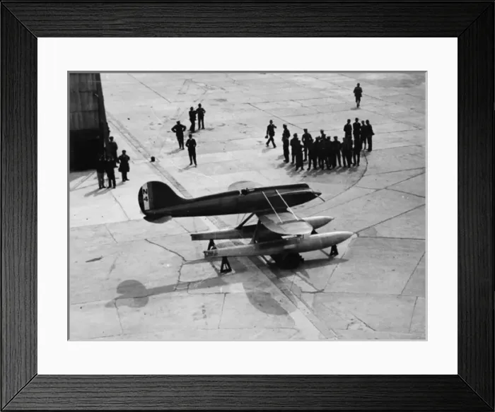 Framed Print : The Schneider Trophy 1929 - Calshot Spit, England Framed Print : The Schneider Trophy 1929 - Calshot Spit, England