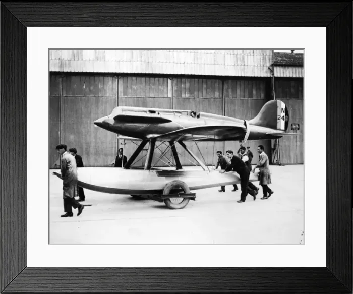 Framed Print : The Schneider Trophy 1929 - Calshot Spit, England Framed Print : The Schneider Trophy 1929 - Calshot Spit, England