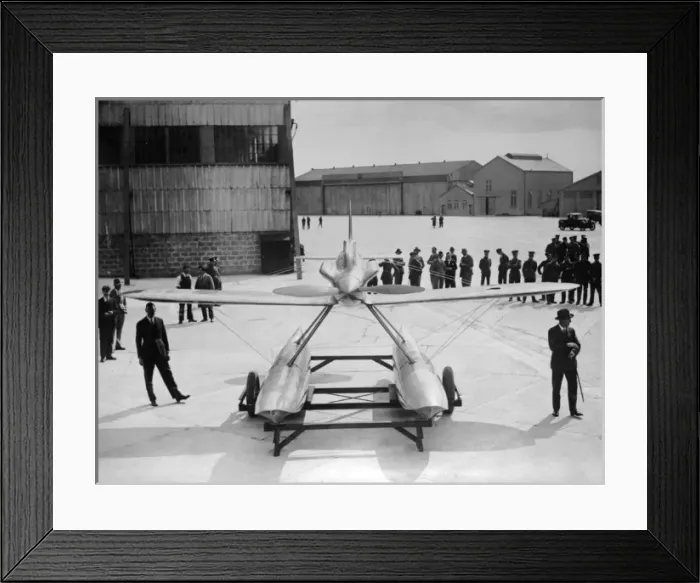 Framed Print : The Schneider Trophy 1929 - Calshot Spit, England Framed Print : The Schneider Trophy 1929 - Calshot Spit, England