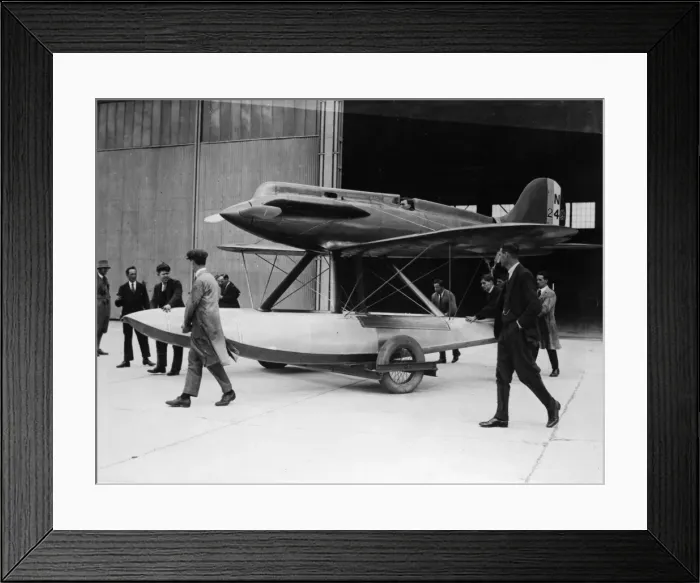 Framed Print : The Schneider Trophy 1929 - Calshot Spit, England Framed Print : The Schneider Trophy 1929 - Calshot Spit, England