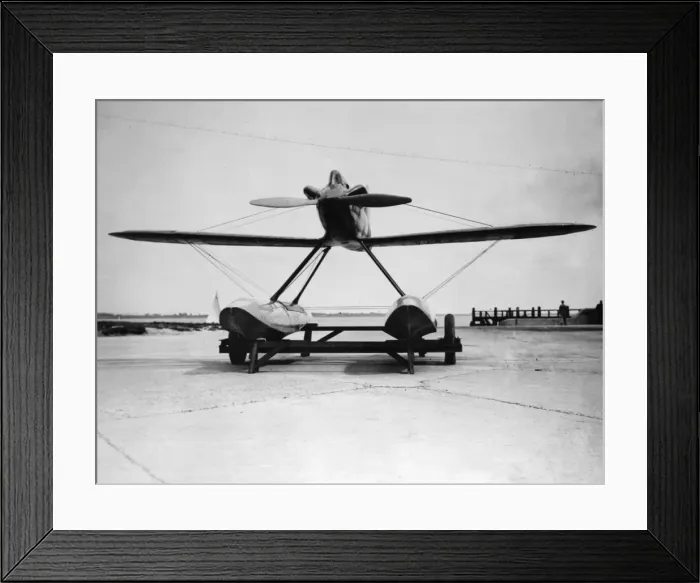 Framed Print : The Schneider Trophy 1929 - Calshot Spit, England Framed Print : The Schneider Trophy 1929 - Calshot Spit, England