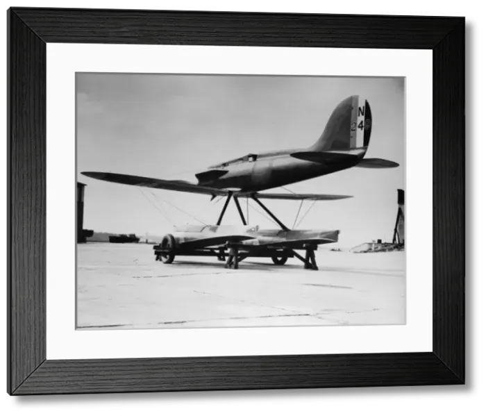 Framed Print : The Schneider Trophy 1929 - Calshot Spit, England Framed Print : The Schneider Trophy 1929 - Calshot Spit, England