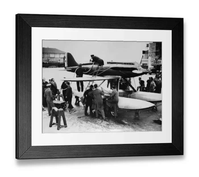 Framed Print : The Schneider Trophy 1929 - Calshot Spit, England Framed Print : The Schneider Trophy 1929 - Calshot Spit, England