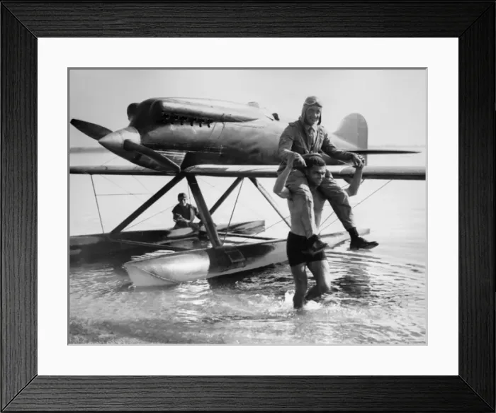 Framed Print : The Schneider Trophy 1929 - Calshot Spit, England Framed Print : The Schneider Trophy 1929 - Calshot Spit, England