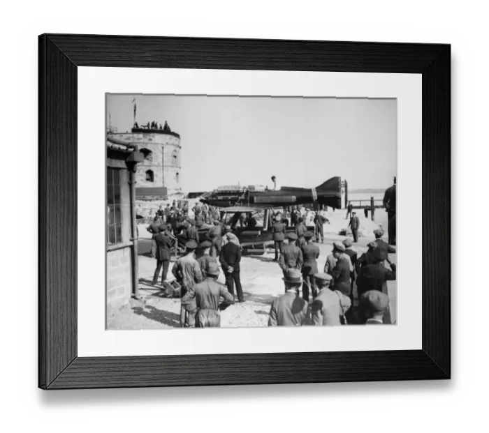 Framed Print : The Schneider Trophy 1929 - Calshot Spit, England Framed Print : The Schneider Trophy 1929 - Calshot Spit, England