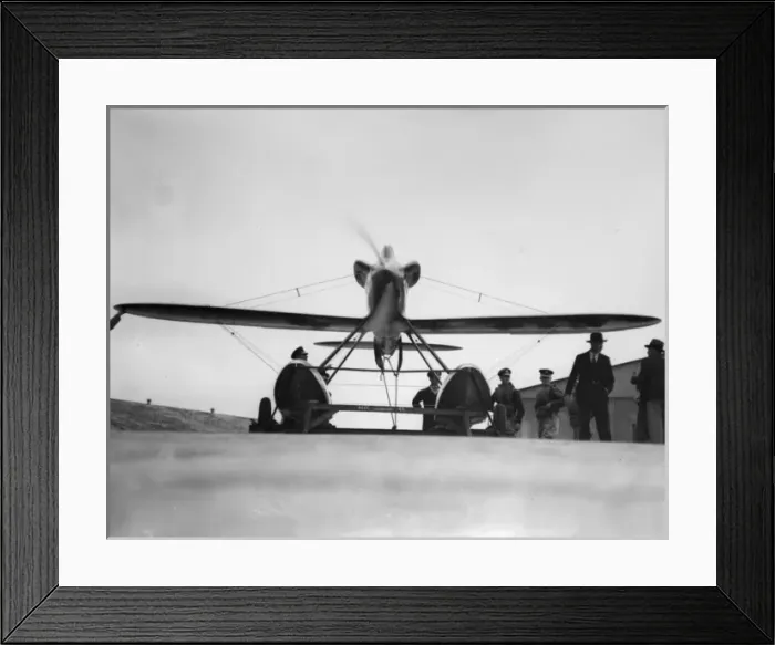 Framed Print : The Schneider Trophy 1929 - Calshot Spit, England Framed Print : The Schneider Trophy 1929 - Calshot Spit, England