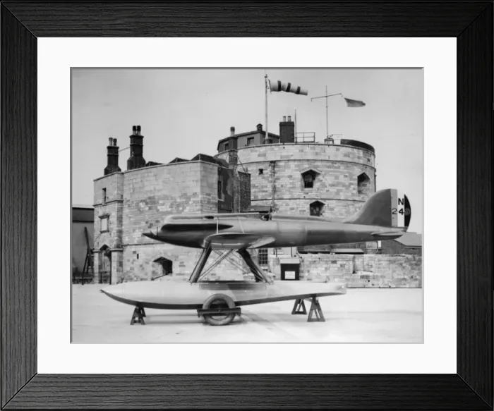 Framed Print : The Schneider Trophy 1929 - Calshot Spit, England Framed Print : The Schneider Trophy 1929 - Calshot Spit, England