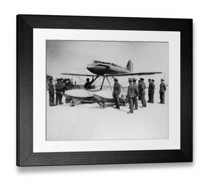 Framed Print : The Schneider Trophy 1929 - Calshot Spit, England Framed Print : The Schneider Trophy 1929 - Calshot Spit, England