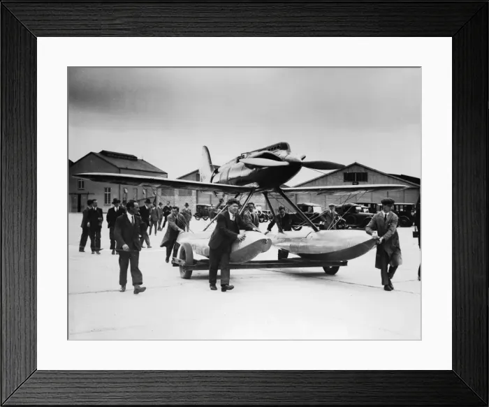 Framed Print : The Schneider Trophy 1929 - Calshot Spit, England Framed Print : The Schneider Trophy 1929 - Calshot Spit, England