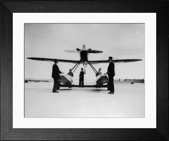 Framed Print : The Schneider Trophy 1929 - Calshot Spit, England Framed Print : The Schneider Trophy 1929 - Calshot Spit, England