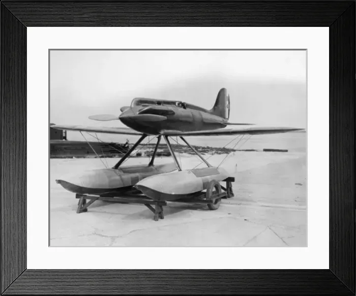 Framed Print : The Schneider Trophy 1929 - Calshot Spit, England Framed Print : The Schneider Trophy 1929 - Calshot Spit, England