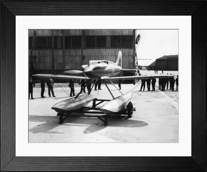 Framed Print : The Schneider Trophy 1929 - Calshot Spit, England Framed Print : The Schneider Trophy 1929 - Calshot Spit, England