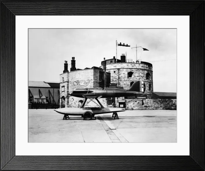 Framed Print : The Schneider Trophy 1929 - Calshot Spit, England Framed Print : The Schneider Trophy 1929 - Calshot Spit, England