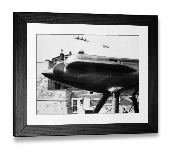 Framed Print : The Schneider Trophy 1929 - Calshot Spit, England Framed Print : The Schneider Trophy 1929 - Calshot Spit, England