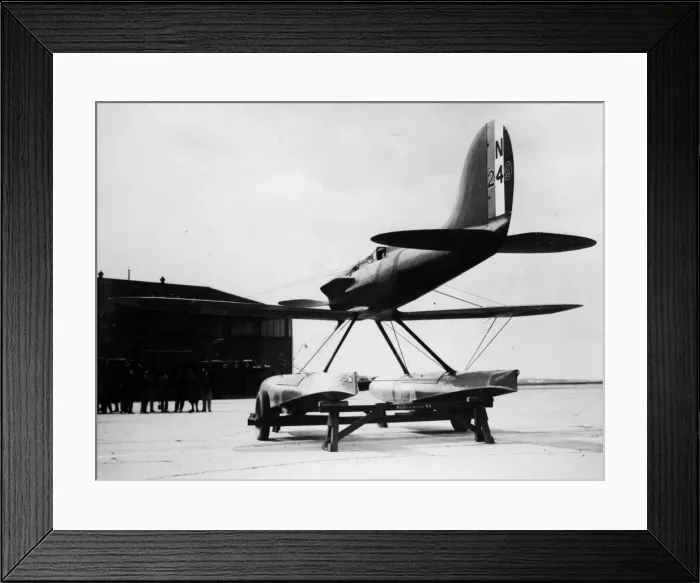 Framed Print : The Schneider Trophy 1929 - Calshot Spit, England Framed Print : The Schneider Trophy 1929 - Calshot Spit, England