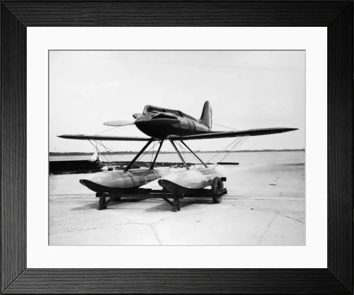 Framed Print : The Schneider Trophy 1929 - Calshot Spit, England Framed Print : The Schneider Trophy 1929 - Calshot Spit, England