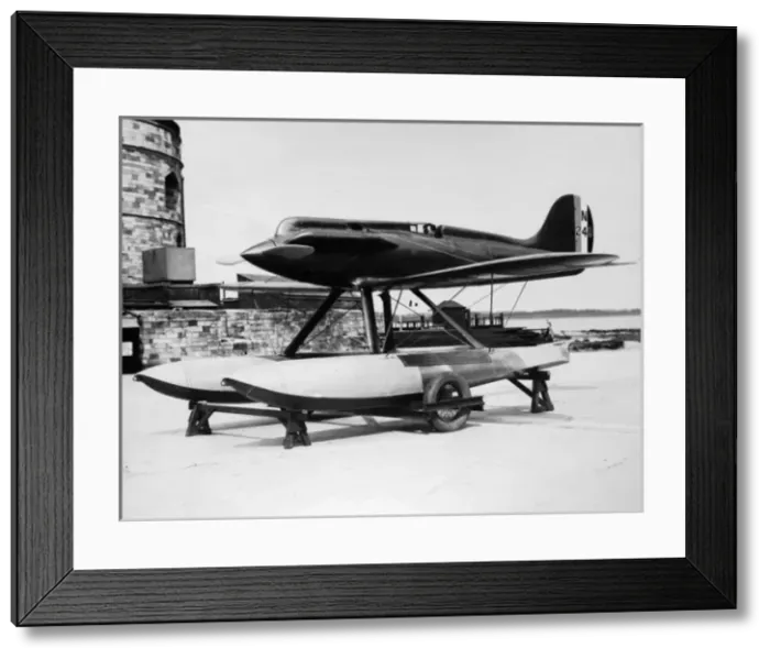 Framed Print : The Schneider Trophy 1929 - Calshot Spit, England Framed Print : The Schneider Trophy 1929 - Calshot Spit, England