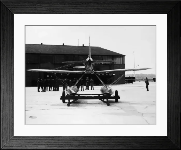 Framed Print : The Schneider Trophy 1929 - Calshot Spit, England Framed Print : The Schneider Trophy 1929 - Calshot Spit, England