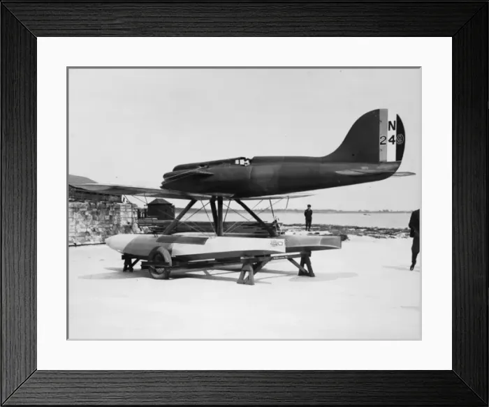 Framed Print : The Schneider Trophy 1929 - Calshot Spit, England Framed Print : The Schneider Trophy 1929 - Calshot Spit, England