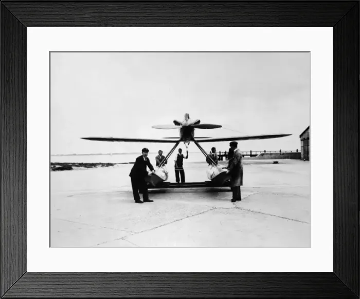 Framed Print : The Schneider Trophy 1929 - Calshot Spit, England Framed Print : The Schneider Trophy 1929 - Calshot Spit, England