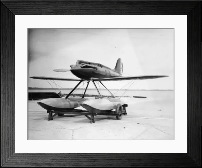 Framed Print : The Schneider Trophy 1929 - Calshot Spit, England Framed Print : The Schneider Trophy 1929 - Calshot Spit, England