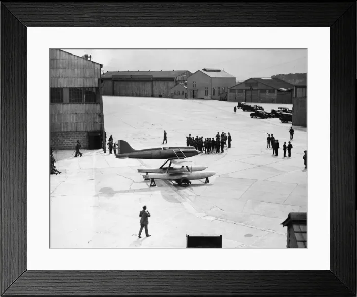 Framed Print : The Schneider Trophy 1929 - Calshot Spit, England Framed Print : The Schneider Trophy 1929 - Calshot Spit, England