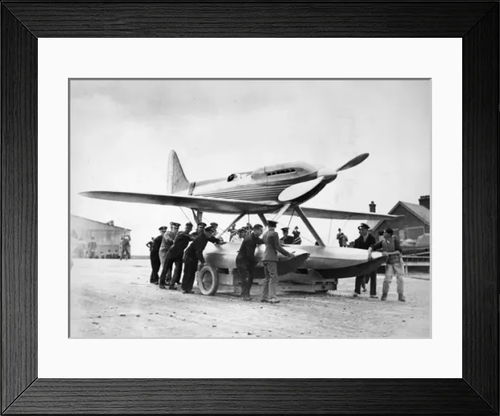 Framed Print : The Schneider Trophy 1929 - Calshot Spit, England Framed Print : The Schneider Trophy 1929 - Calshot Spit, England