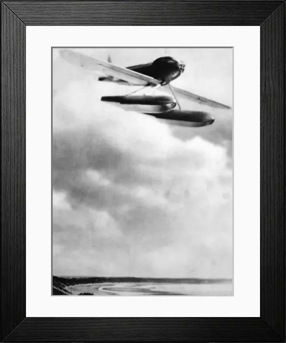 Framed Print : The Schneider Trophy 1929 - Calshot Spit, England Framed Print : The Schneider Trophy 1929 - Calshot Spit, England