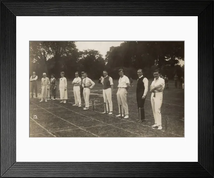 Framed Print : People taking part in a 100 yard race, Norwich