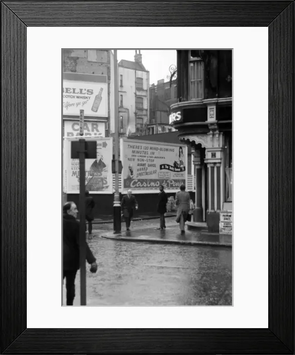 Framed Print : Soho, London - Shaftesbury Avenue W1 Framed Print : Soho, London - Shaftesbury Avenue W1