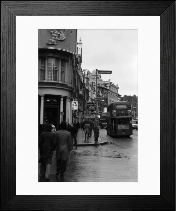 Framed Print : Soho, London - Shaftesbury Avenue W1 Framed Print : Soho, London - Shaftesbury Avenue W1