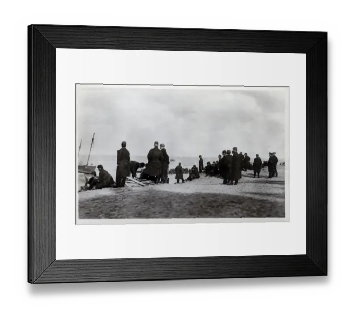 Framed Print : WW1 - French soldiers on the beach at De Panne Framed Print : WW1 - French soldiers on the beach at De Panne