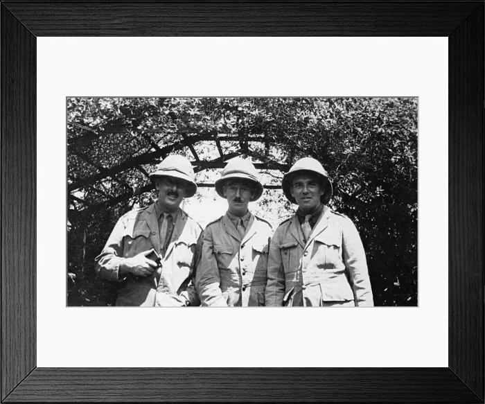 Framed Print : British officers on convalescent leave in Nairobi, WW1