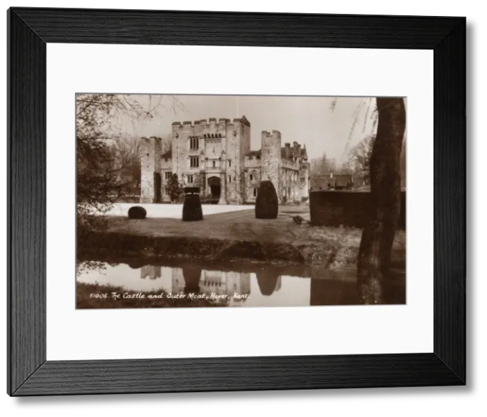 Framed Print : The Castle and Outer Moat, Hever, Kent Framed Print : The Castle and Outer Moat, Hever, Kent
