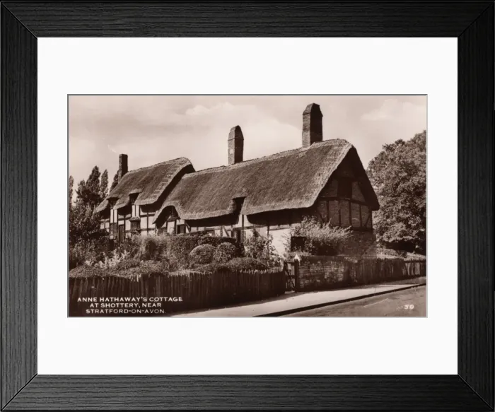 Framed Print : Anne Hathaways Cottage at Shottery, near Stratford Framed Print : Anne Hathaways Cottage at Shottery, near Stratford